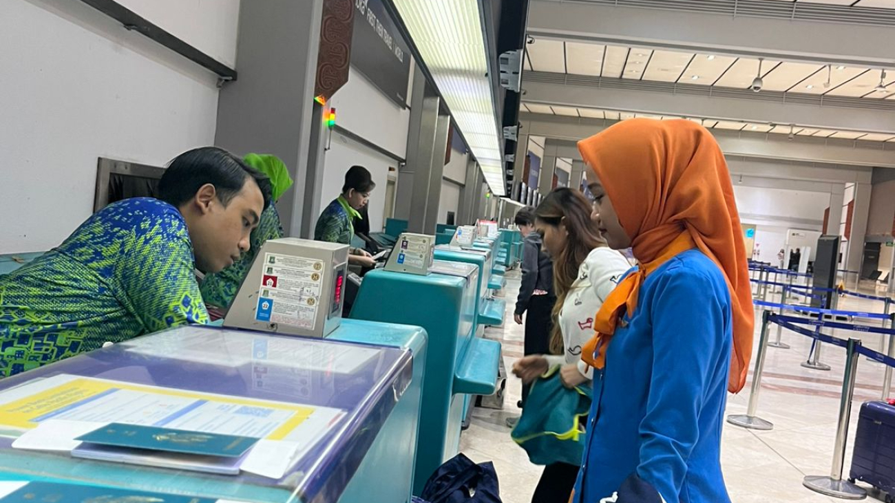 keuntungan jadi staff bandara