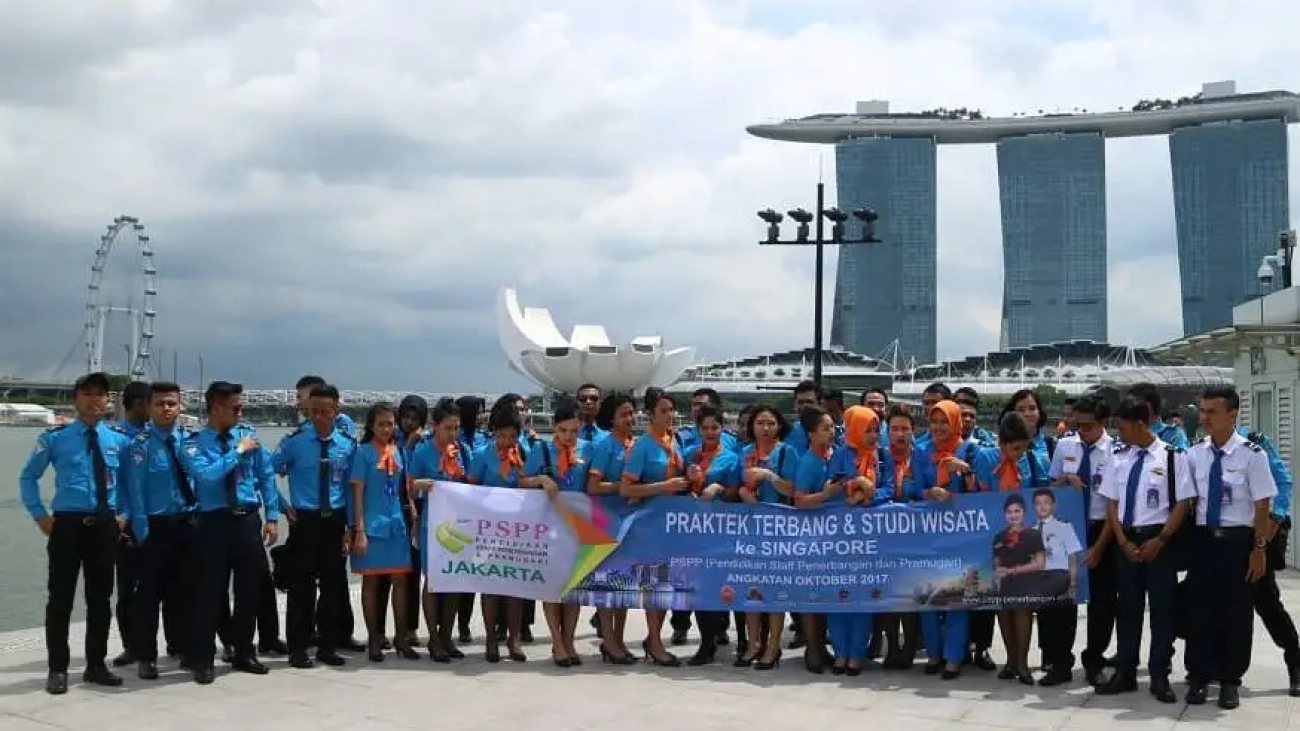Kursus Penerbangan Singkat. Siswa PSPP studi wisata dan praktek terbang di Singapura.