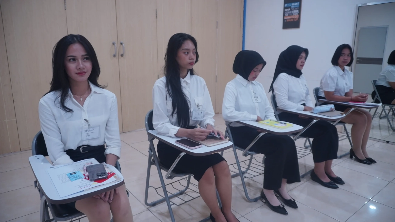 biaya menjadi pramugari pesawat