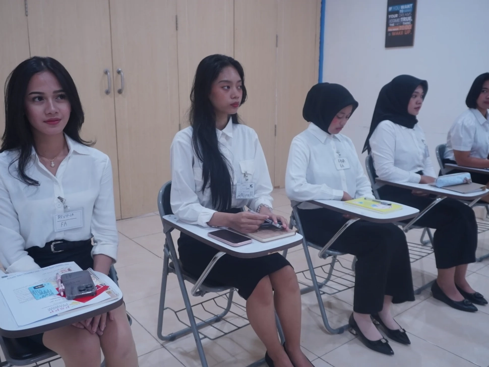 biaya menjadi pramugari pesawat