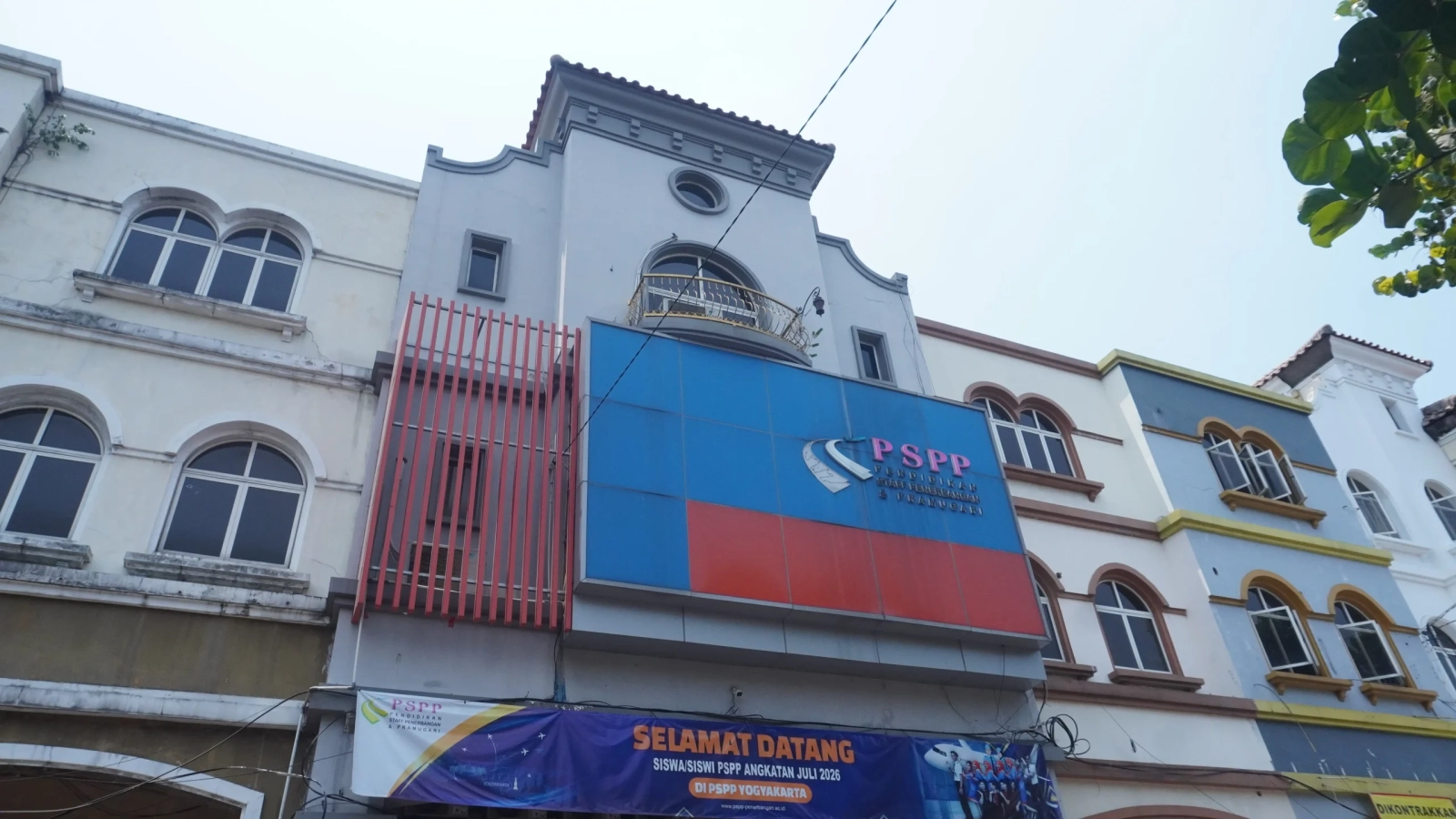 Gedung PSPP Yogyakarta, Pendidikan Staff Penerbangan & Pramugari.